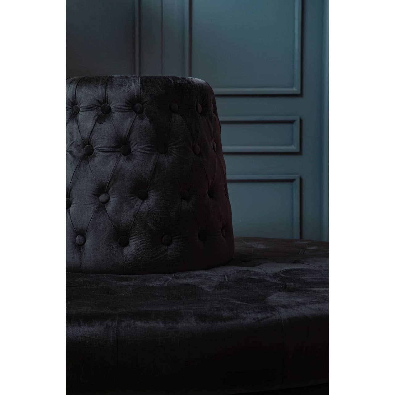 Hartford Black Tufted Round Sofa
